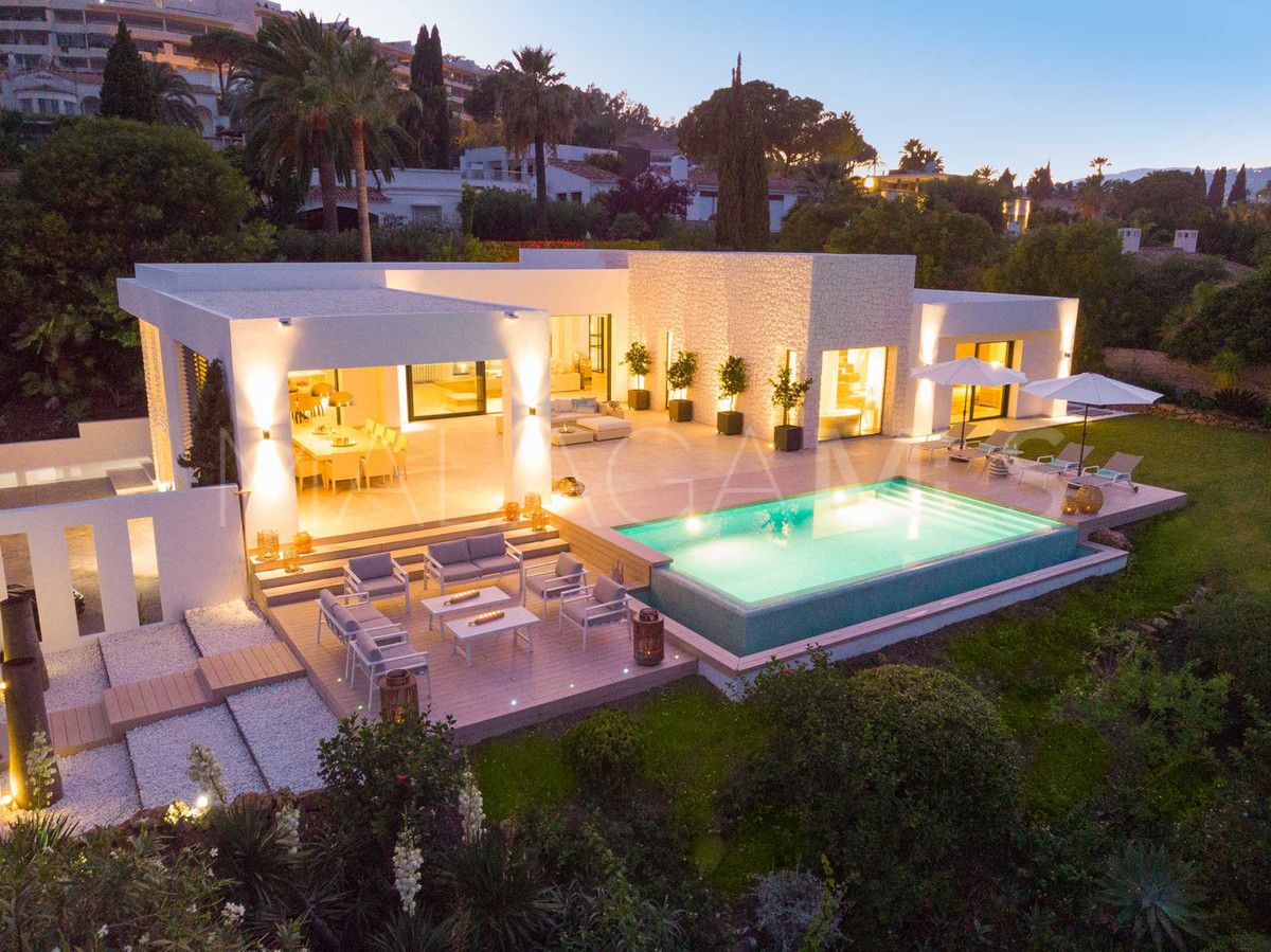 Villa for sale in Nueva Andalucia