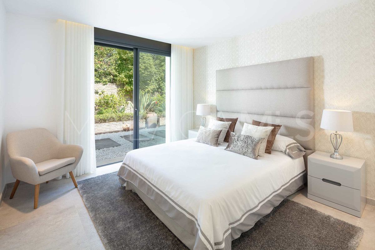 Villa for sale in Nueva Andalucia