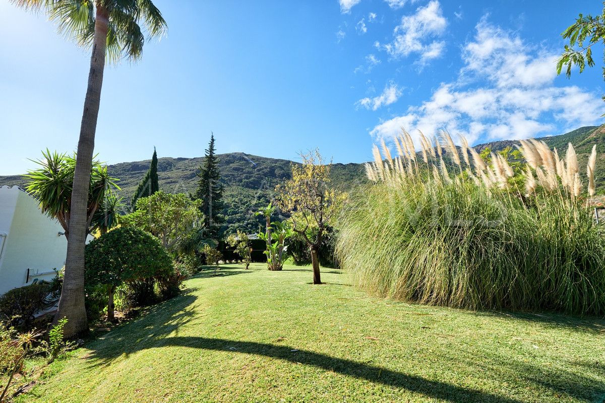 Finca for sale in Estepona