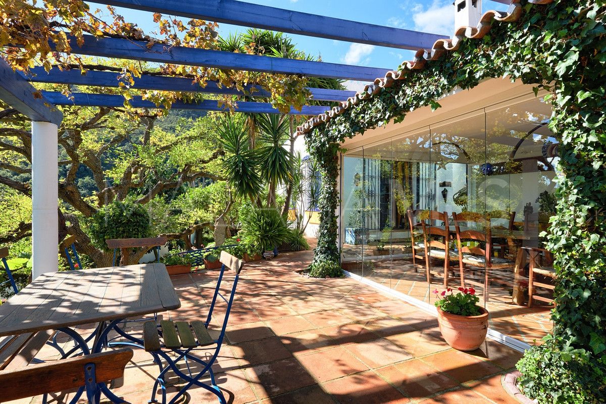 Finca for sale in Estepona