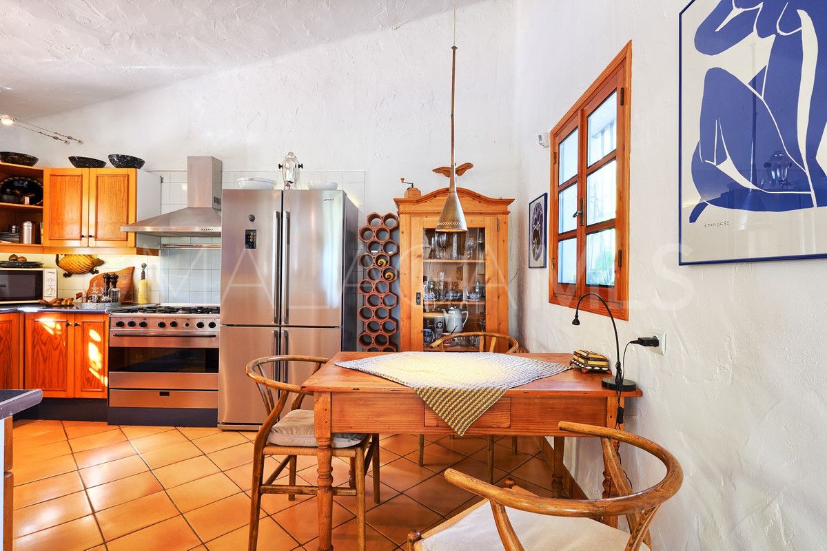 Finca for sale in Estepona