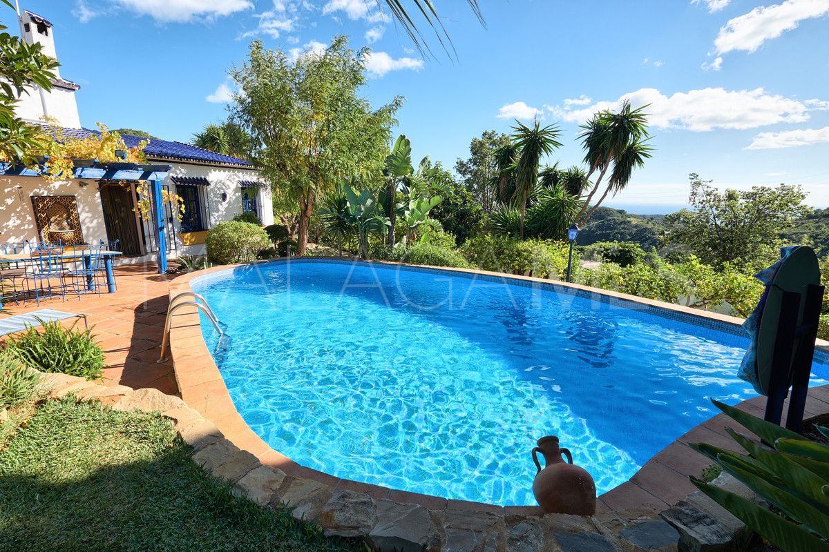 Finca for sale in Estepona