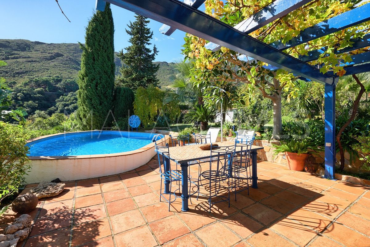 Finca for sale in Estepona