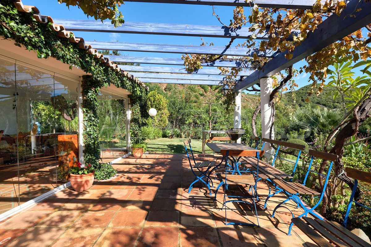 Finca for sale in Estepona