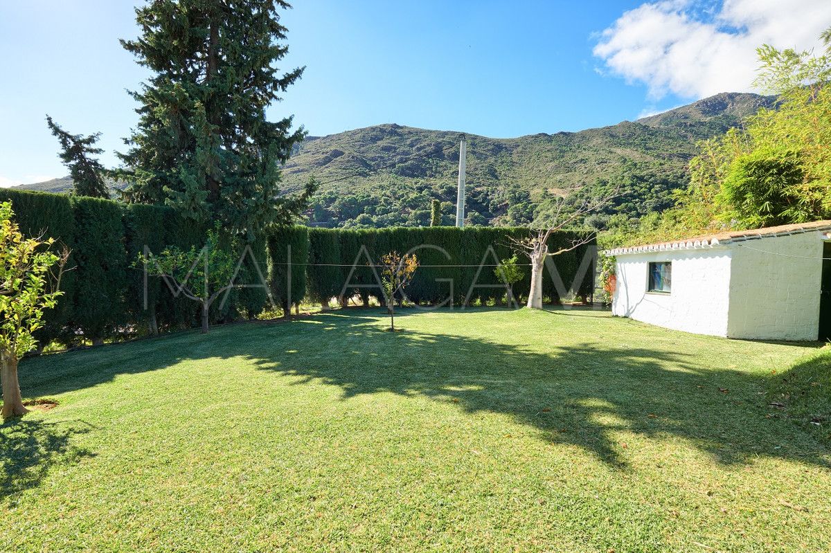 Finca for sale in Estepona
