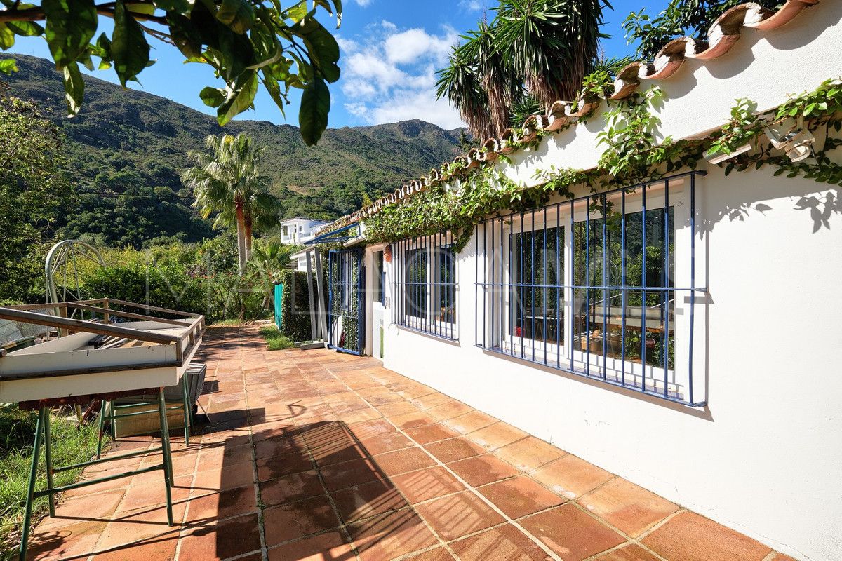 Finca for sale in Estepona