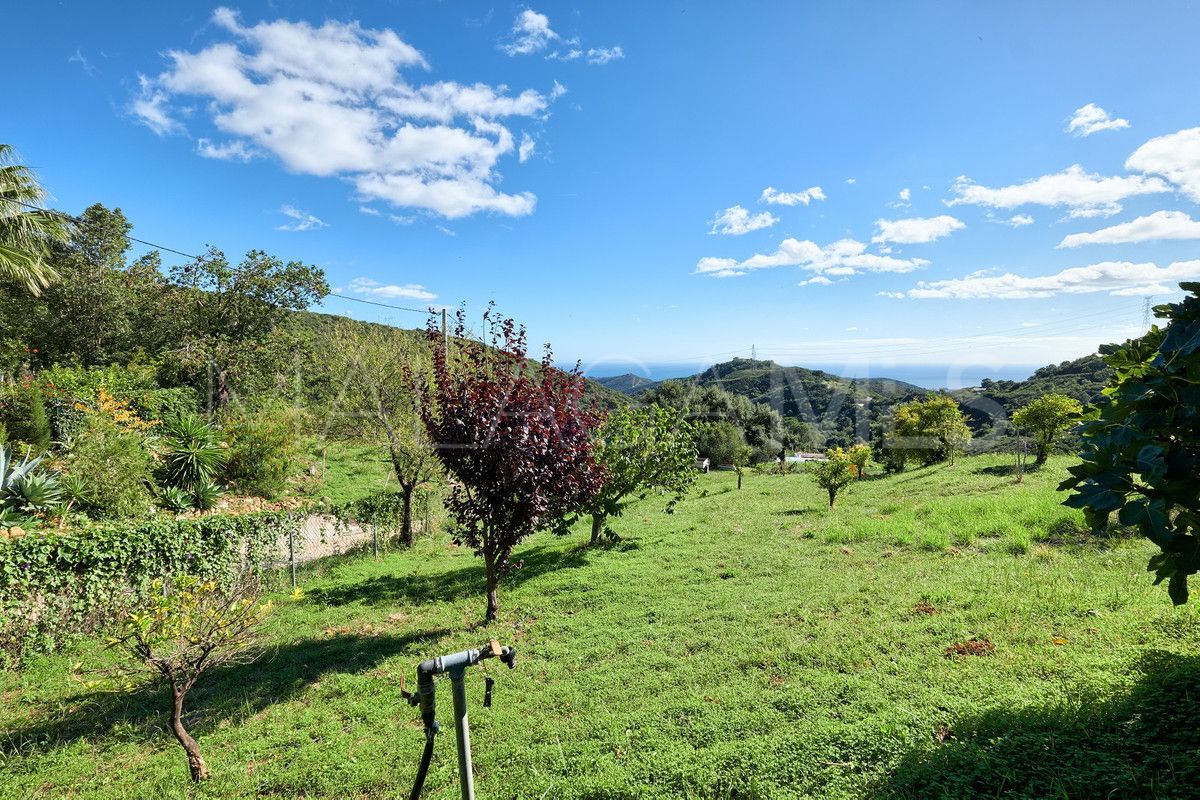 Finca for sale in Estepona