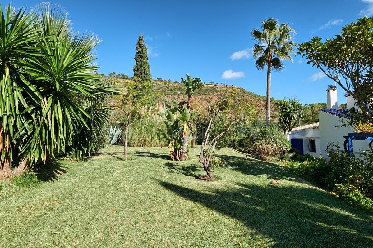 Finca for sale in Estepona