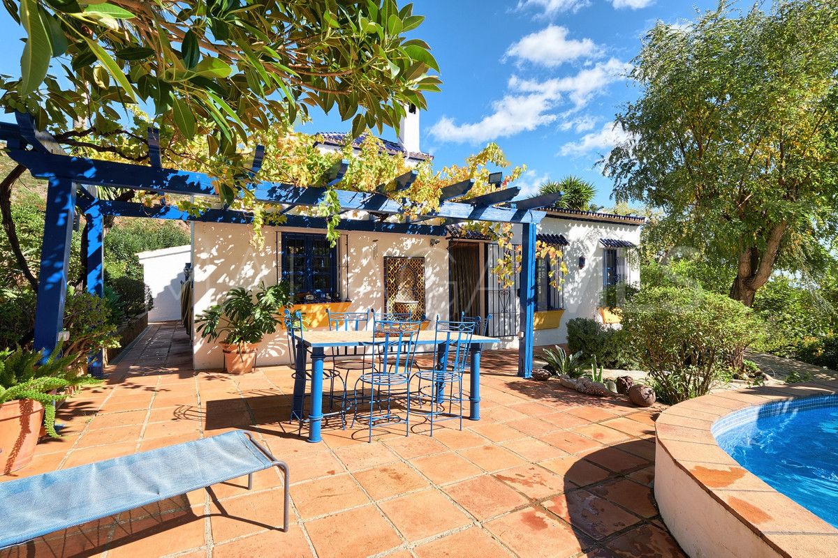 Finca for sale in Estepona