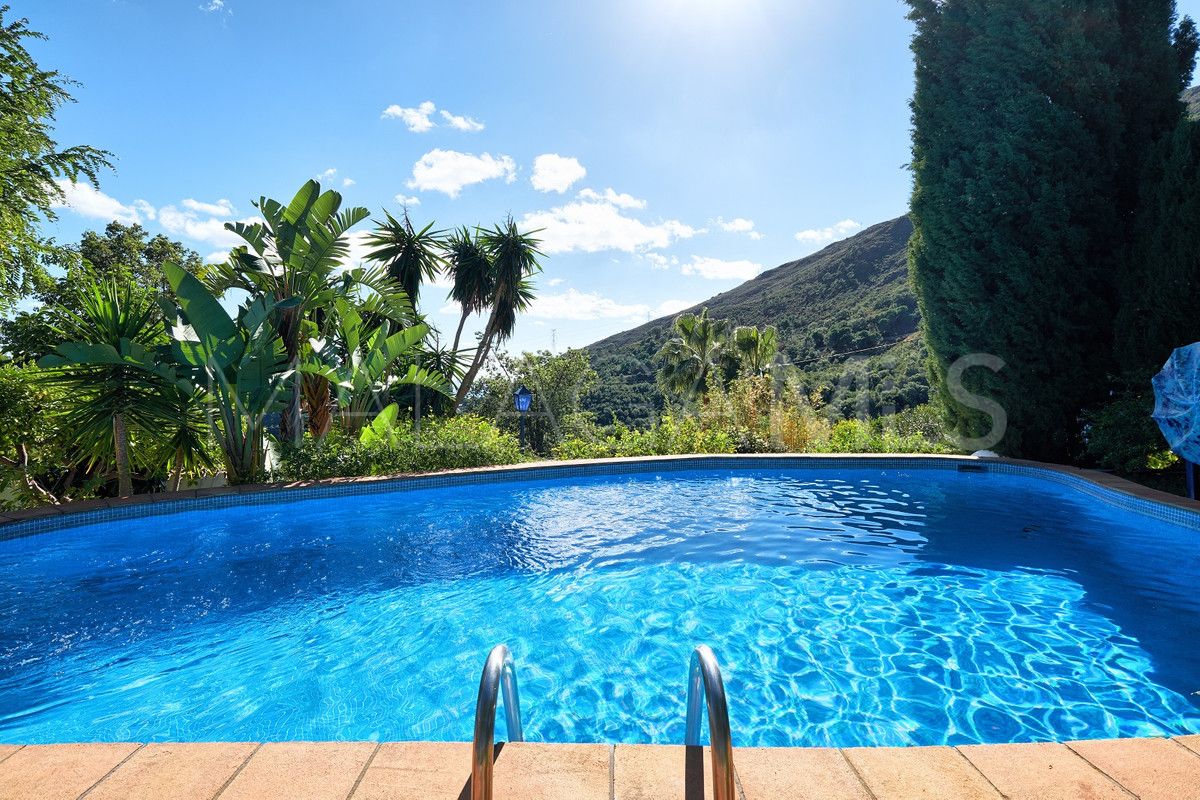 Finca for sale in Estepona