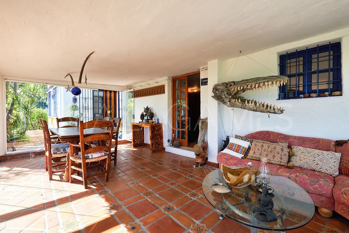 Finca for sale in Estepona