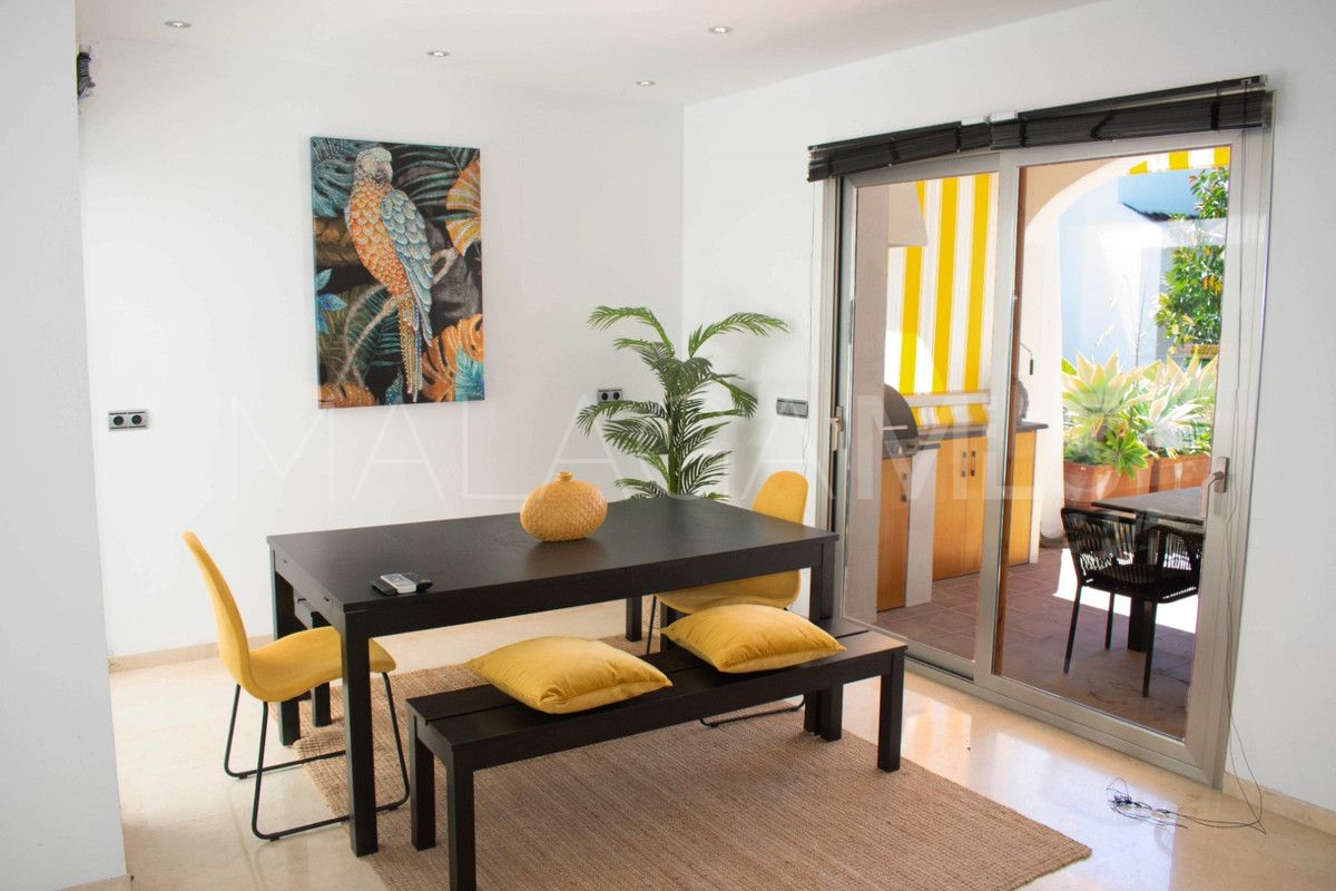 Villa for sale in Nueva Andalucia