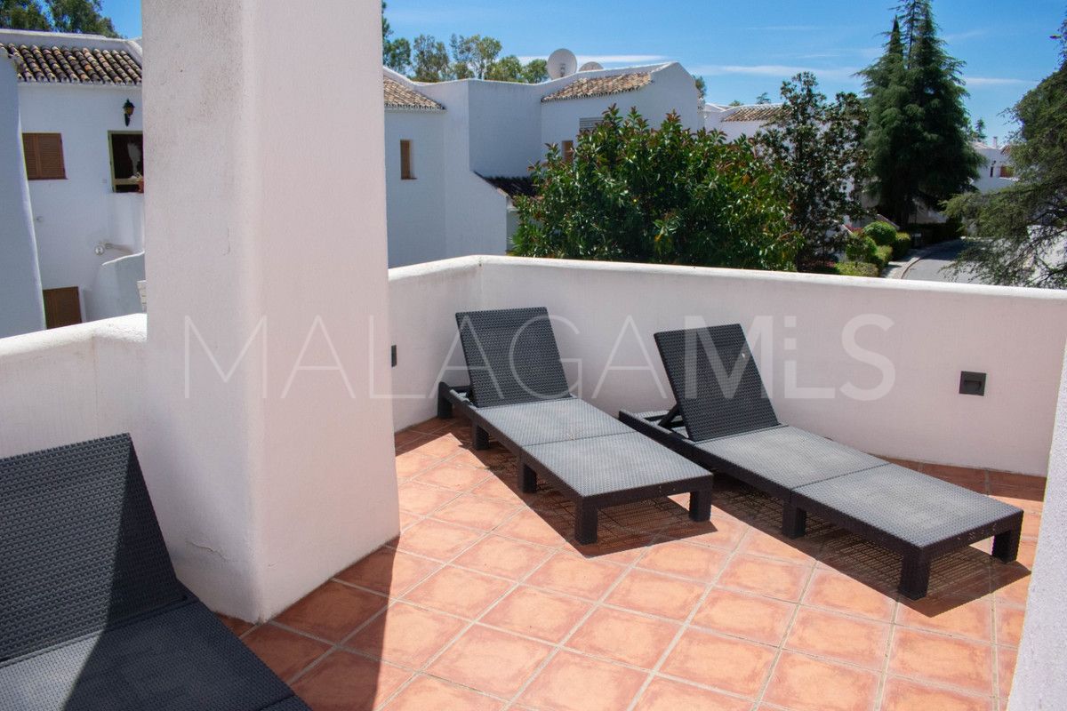 Villa for sale in Nueva Andalucia