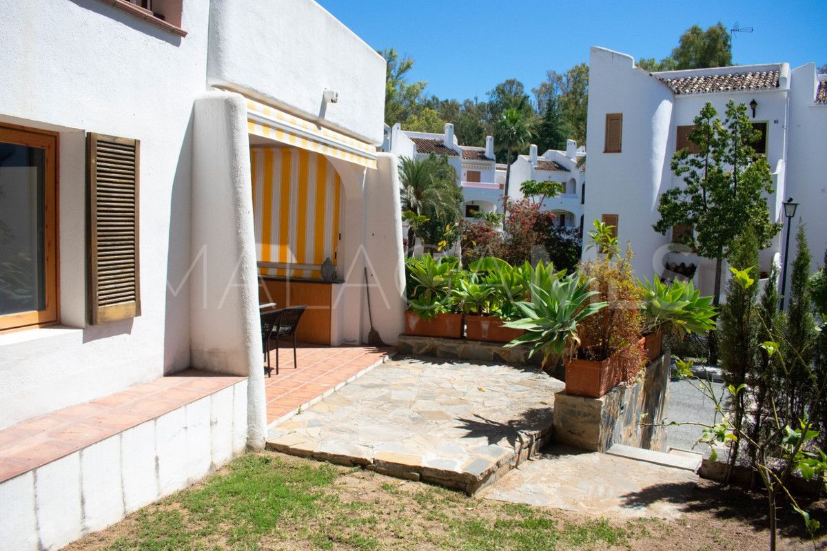 Villa for sale in Nueva Andalucia