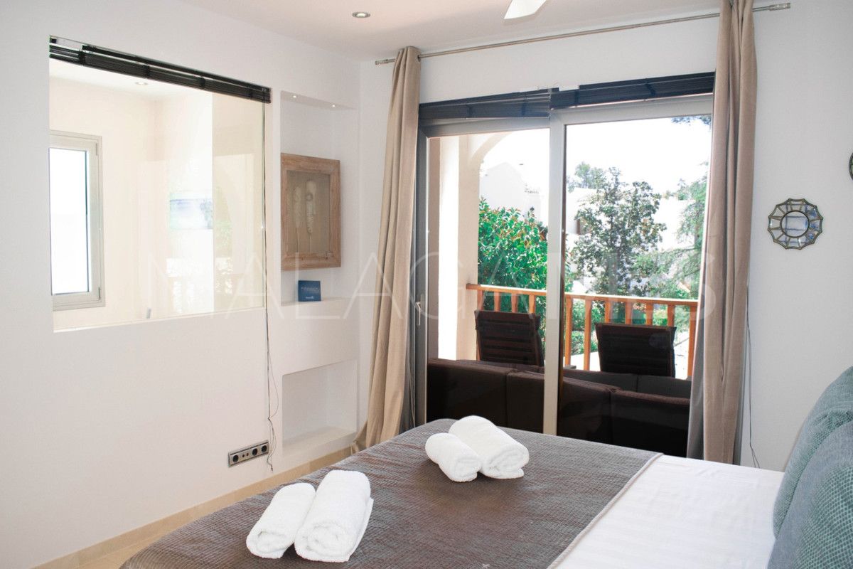 Villa for sale in Nueva Andalucia