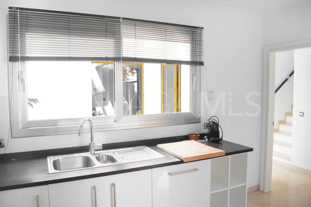 Villa for sale in Nueva Andalucia
