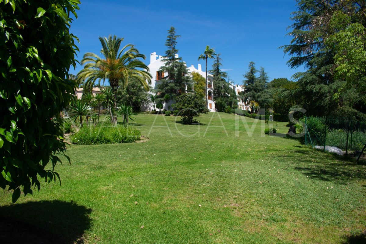 Villa for sale in Nueva Andalucia