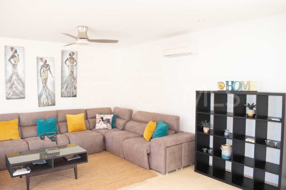 Villa for sale in Nueva Andalucia