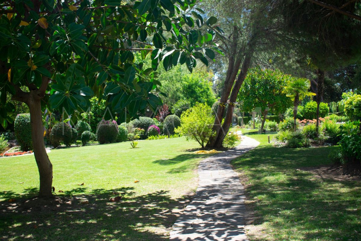 Villa for sale in Nueva Andalucia