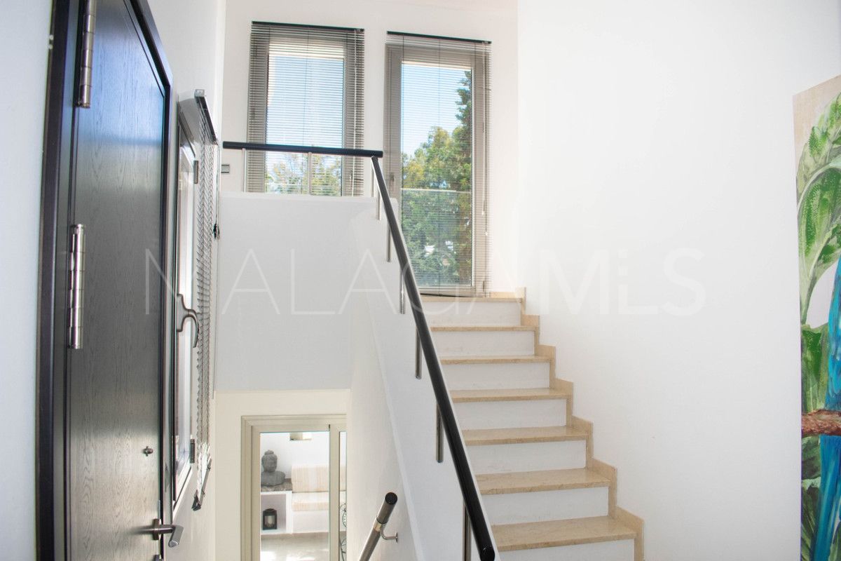 Villa for sale in Nueva Andalucia