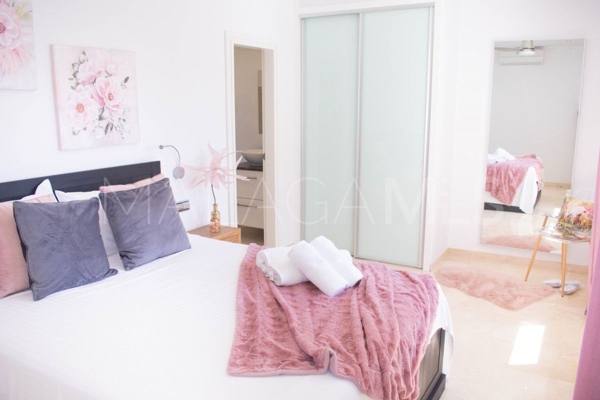 Villa for sale in Nueva Andalucia