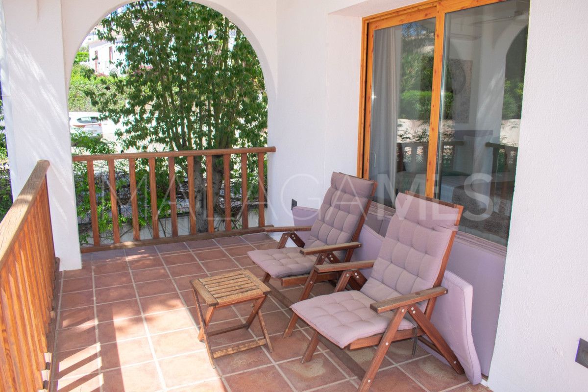 Villa for sale in Nueva Andalucia