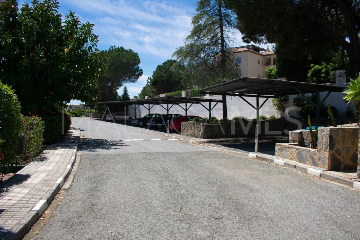 Villa for sale in Nueva Andalucia