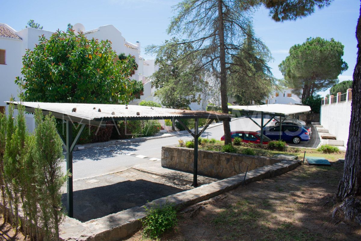 Villa for sale in Nueva Andalucia