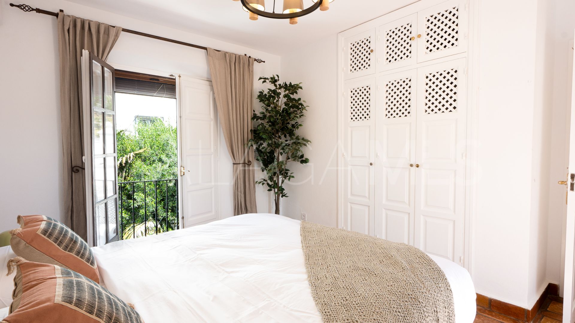 For sale Las Lomas del Marbella Club town house with 3 bedrooms