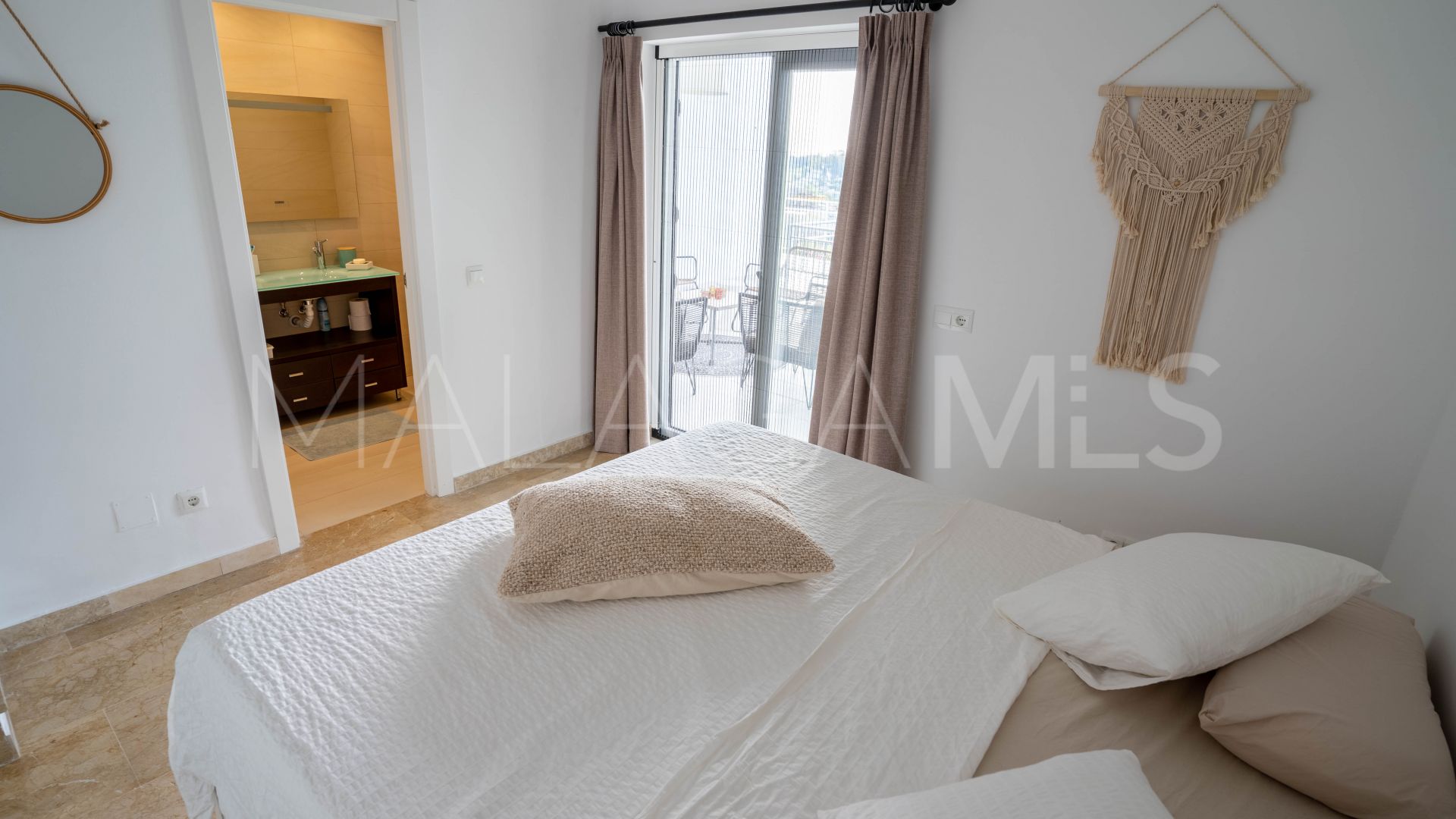Villa for sale in El Paraiso