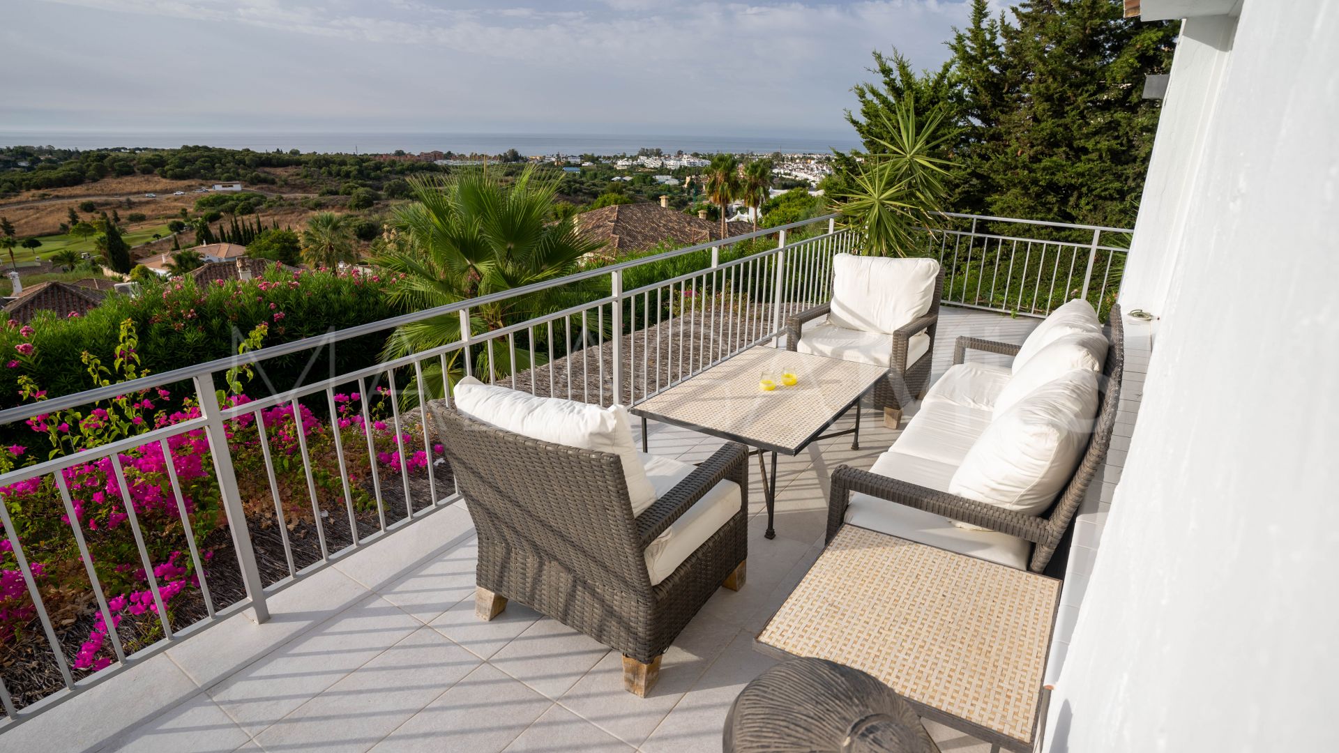 Villa for sale in El Paraiso