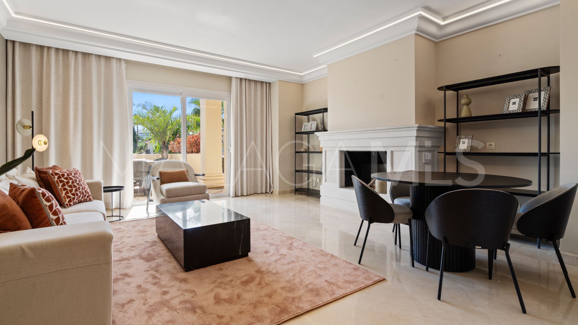 Penthouse for sale in Las Alamandas with 2 bedrooms