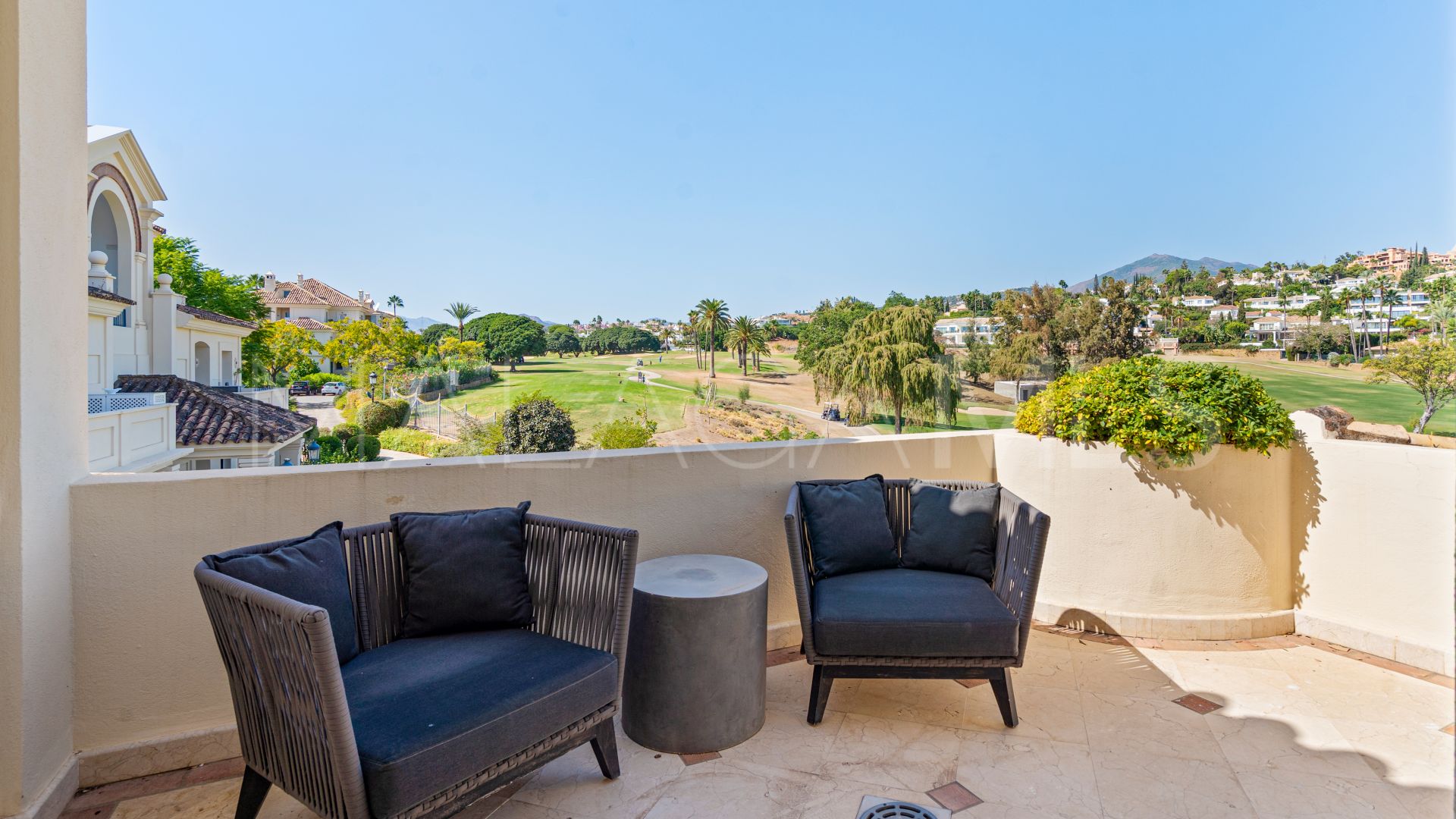 Penthouse for sale in Las Alamandas with 2 bedrooms