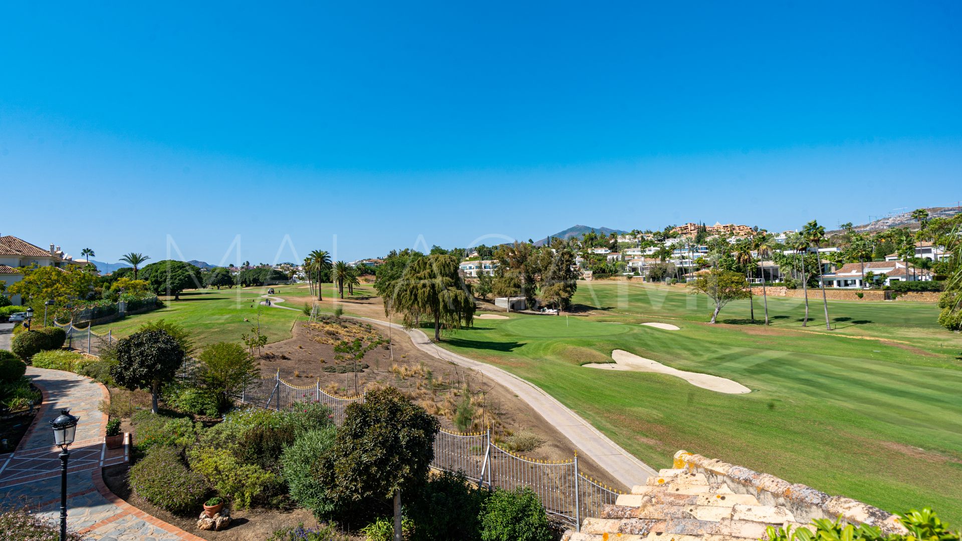 Penthouse for sale in Las Alamandas with 2 bedrooms