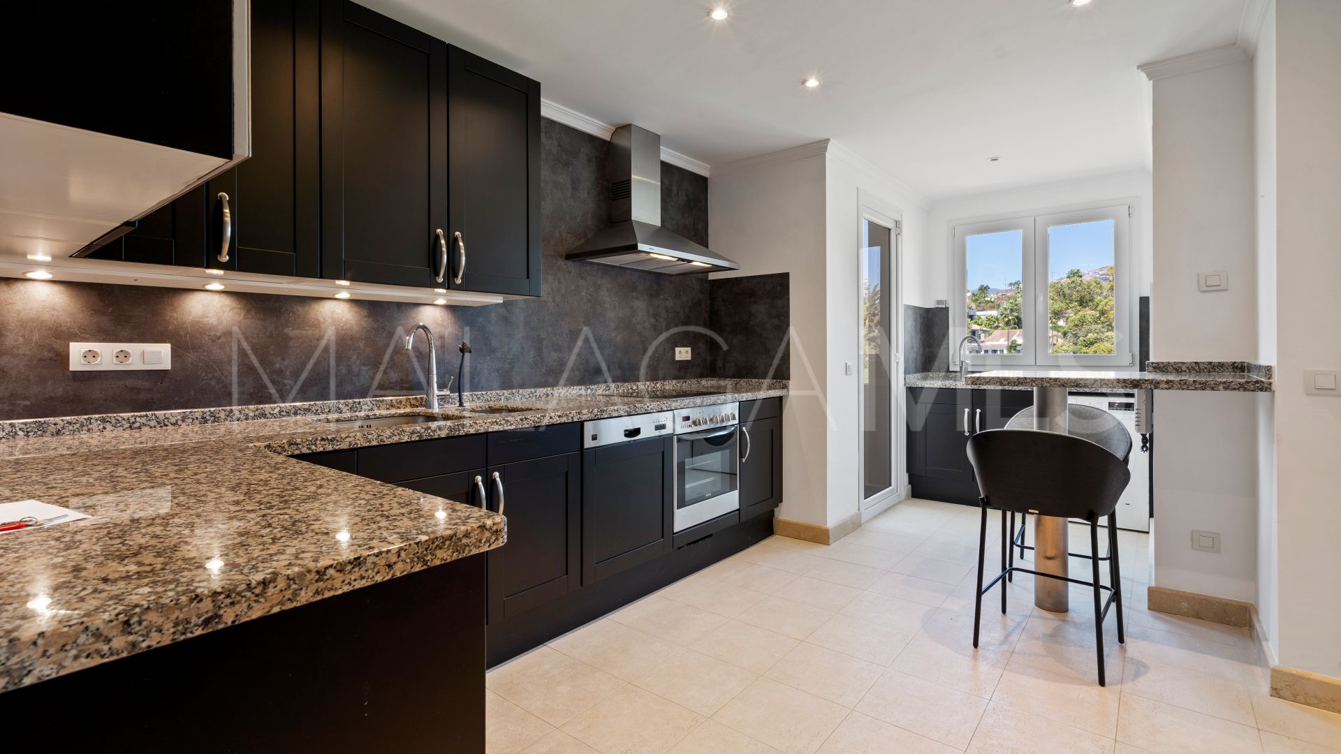 Penthouse for sale in Las Alamandas with 2 bedrooms
