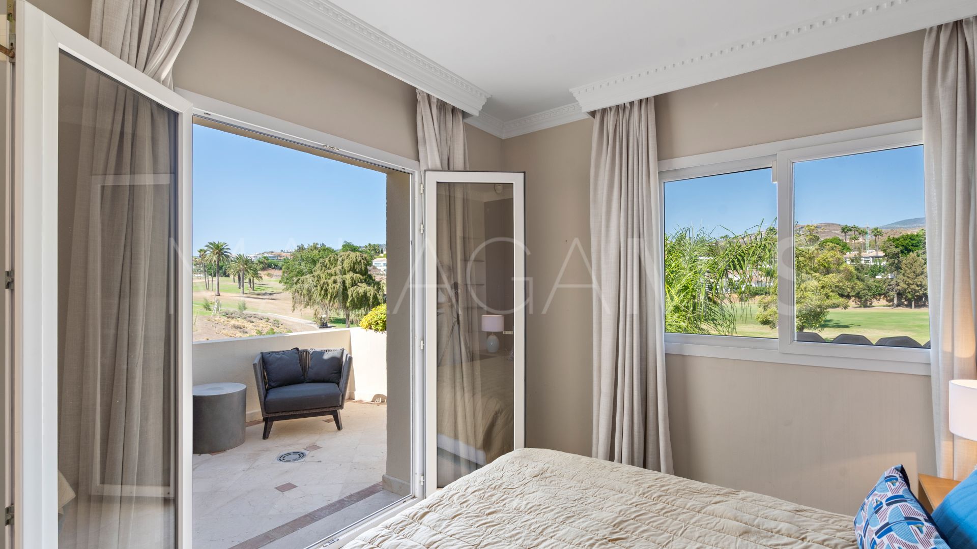 Penthouse for sale in Las Alamandas with 2 bedrooms