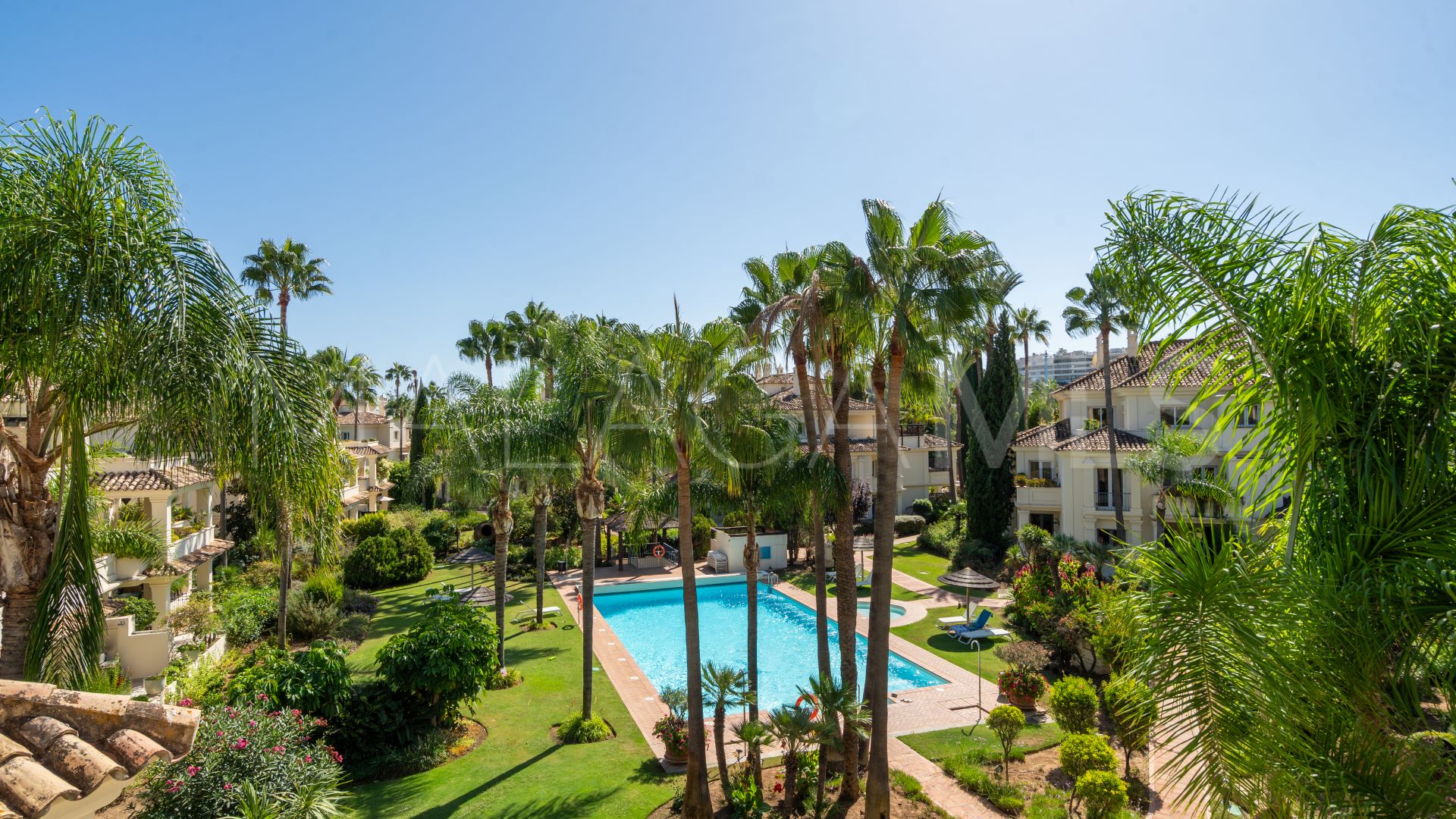 Penthouse for sale in Las Alamandas with 2 bedrooms