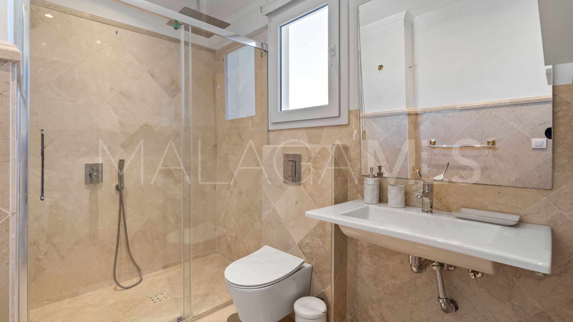 Penthouse for sale in Las Alamandas with 2 bedrooms