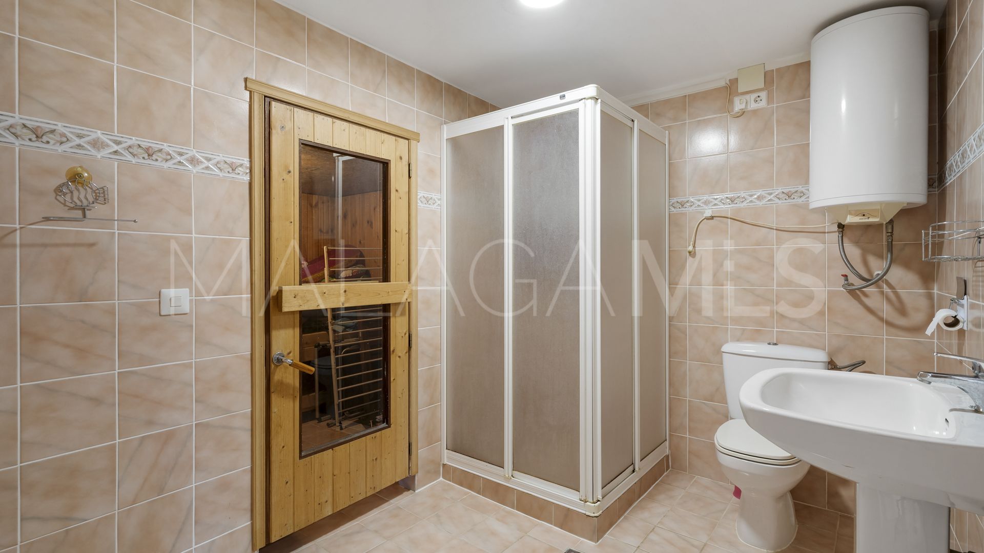 Se vende adosado in Calahonda Playa with 5 bedrooms