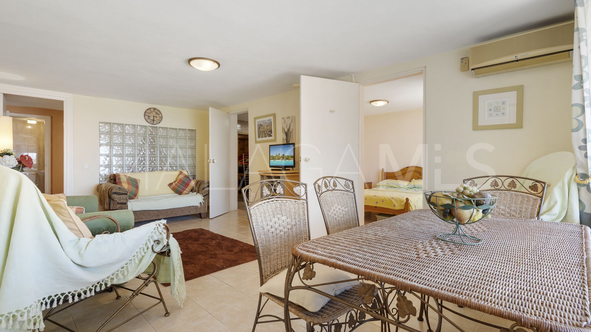 Se vende adosado in Calahonda Playa with 5 bedrooms