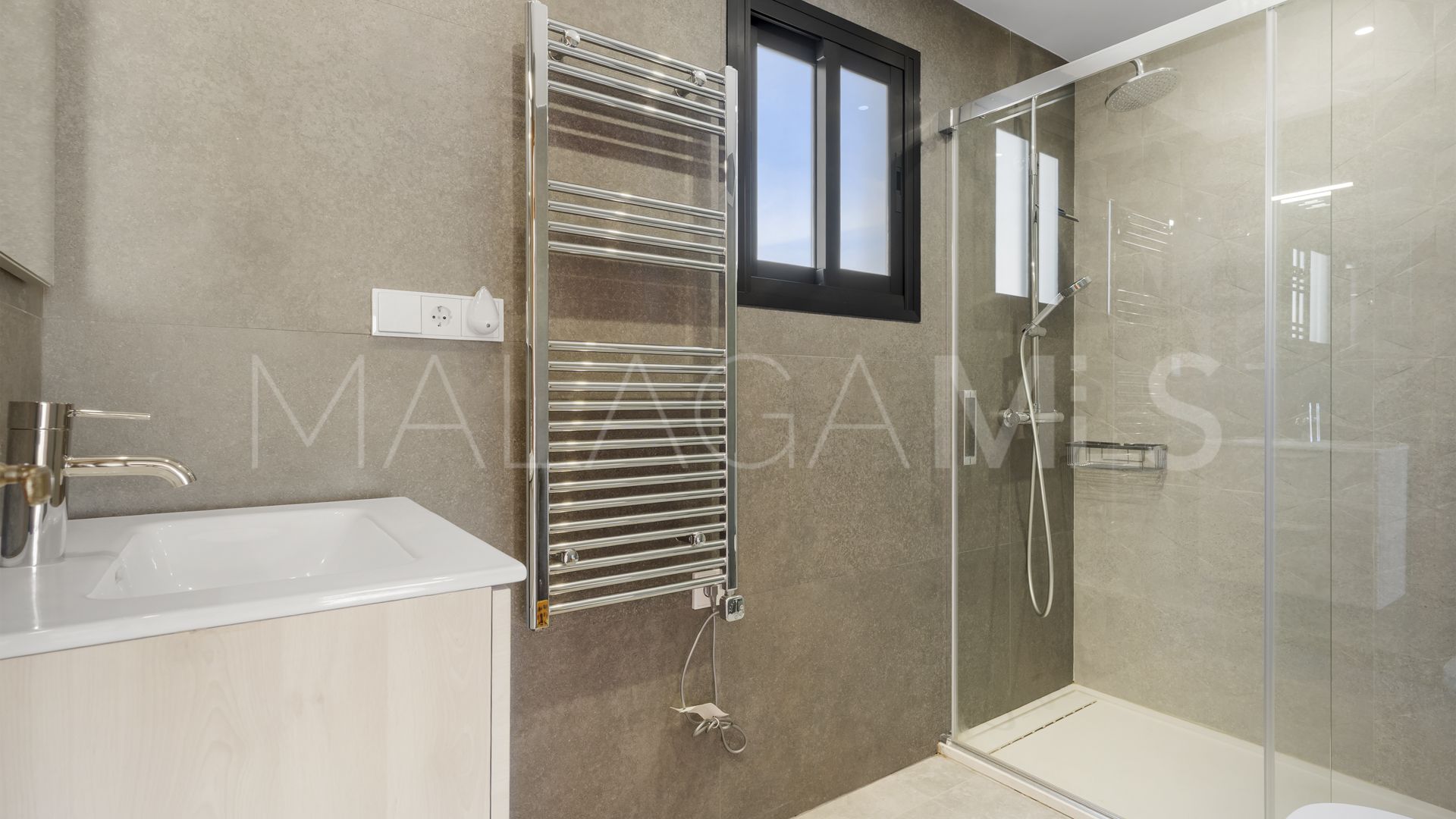 Se vende adosado in Calahonda Playa with 5 bedrooms