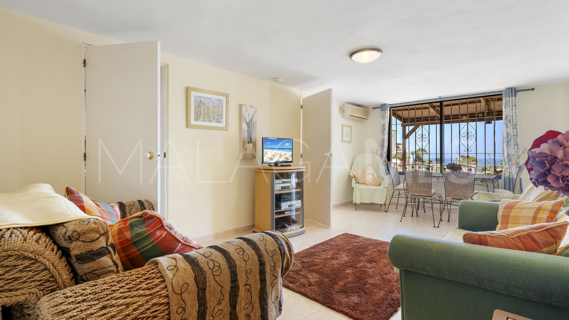 Se vende adosado in Calahonda Playa with 5 bedrooms