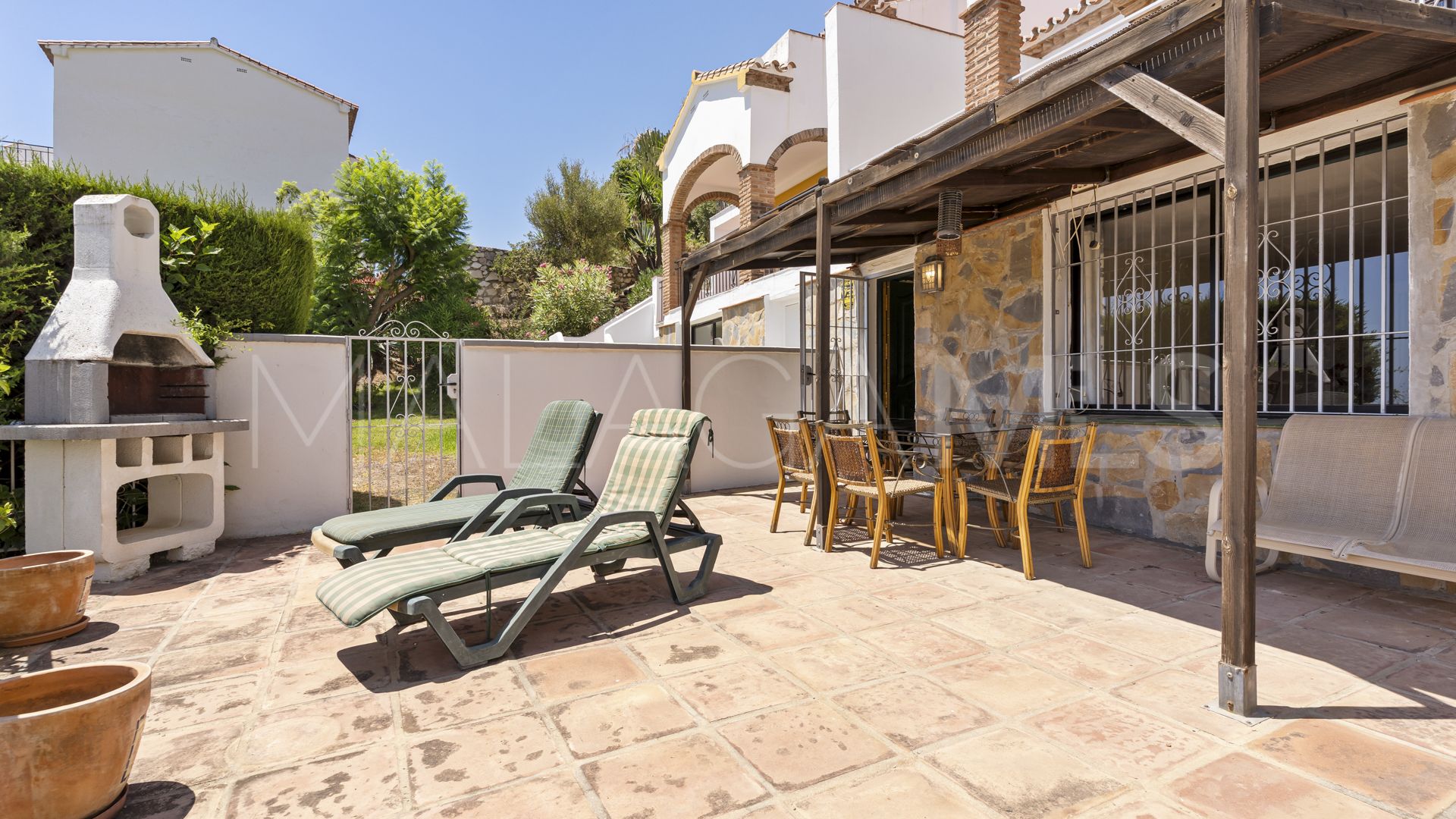 Se vende adosado in Calahonda Playa with 5 bedrooms