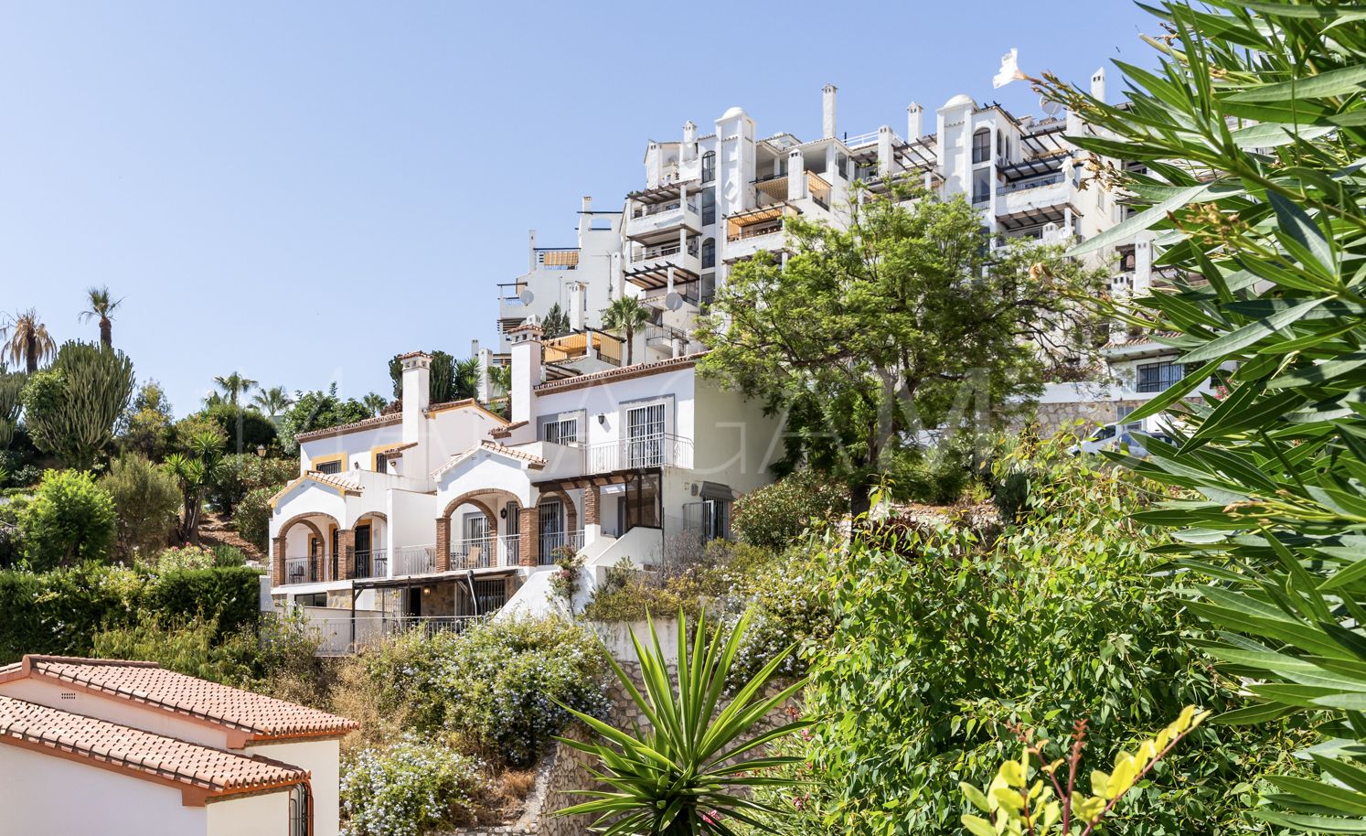 Se vende adosado in Calahonda Playa with 5 bedrooms