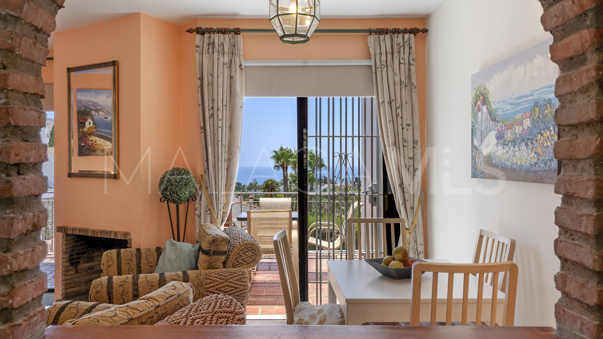 Se vende adosado in Calahonda Playa with 5 bedrooms