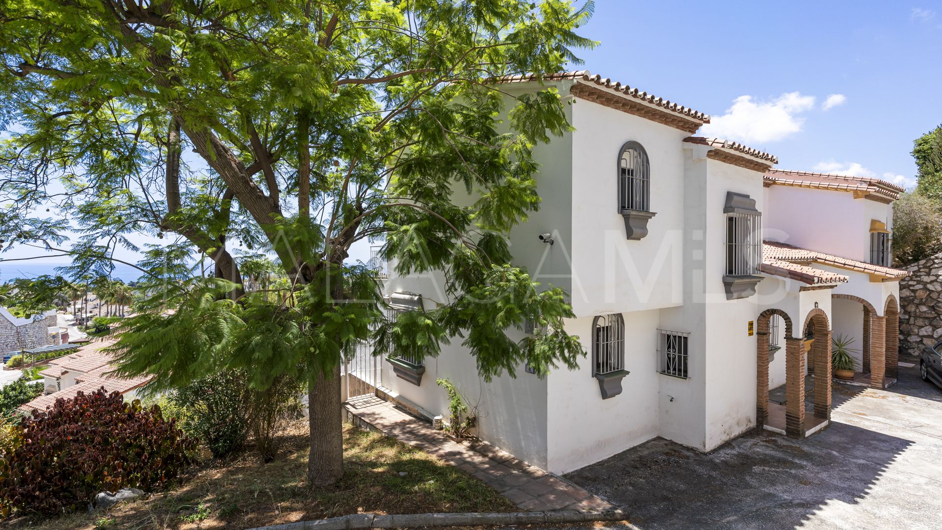 Se vende adosado in Calahonda Playa with 5 bedrooms