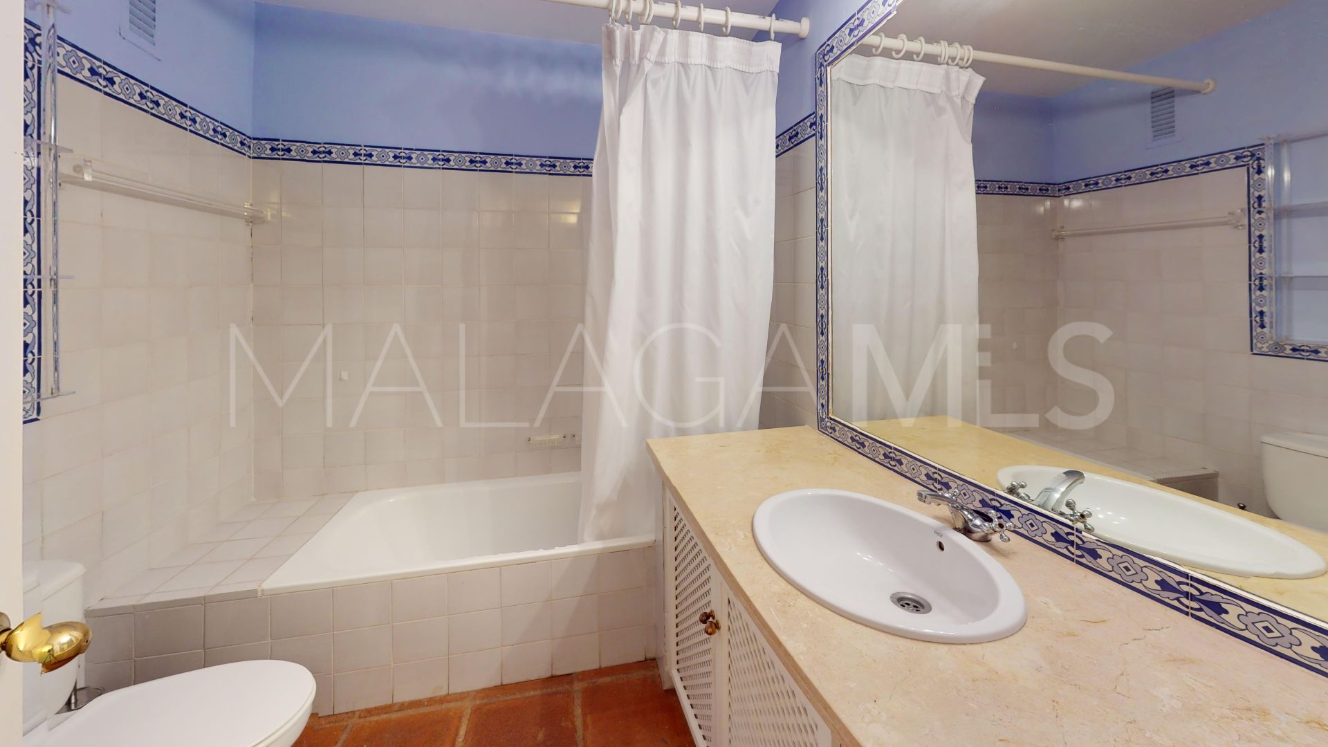Apartment for sale in Guadalmina Alta with 4 bedrooms