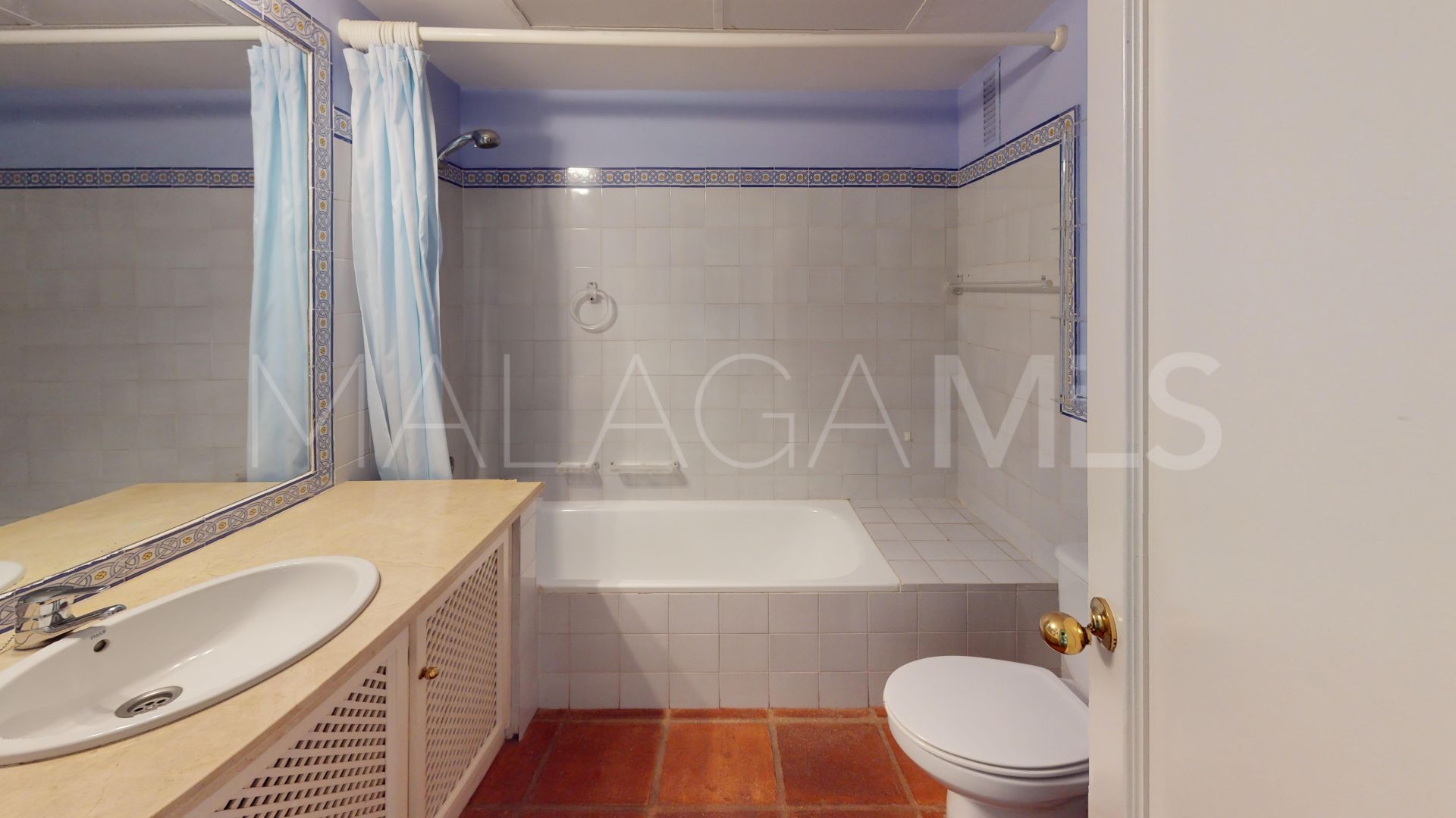 Apartment for sale in Guadalmina Alta with 4 bedrooms