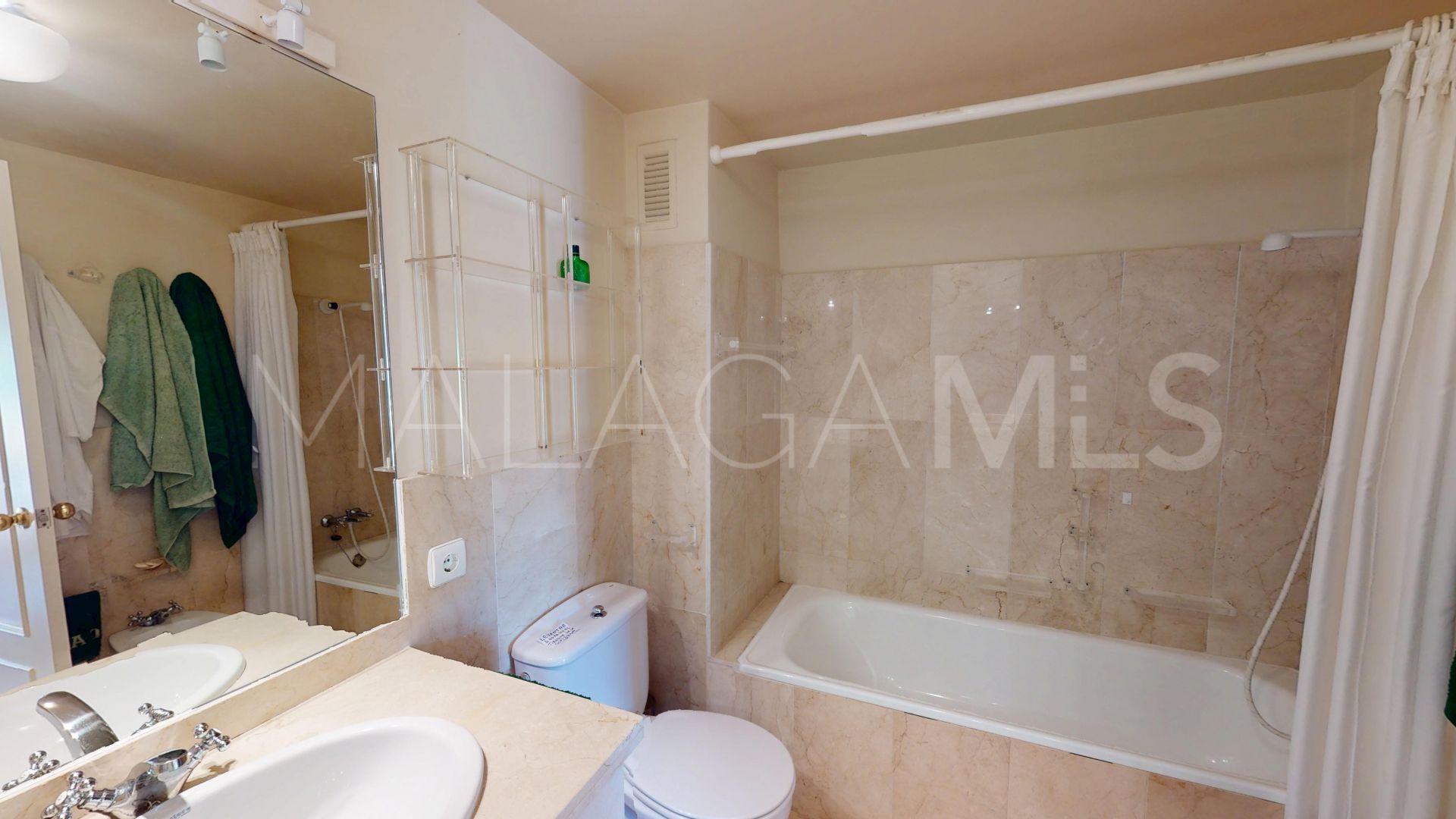 Apartment for sale in Guadalmina Alta with 4 bedrooms