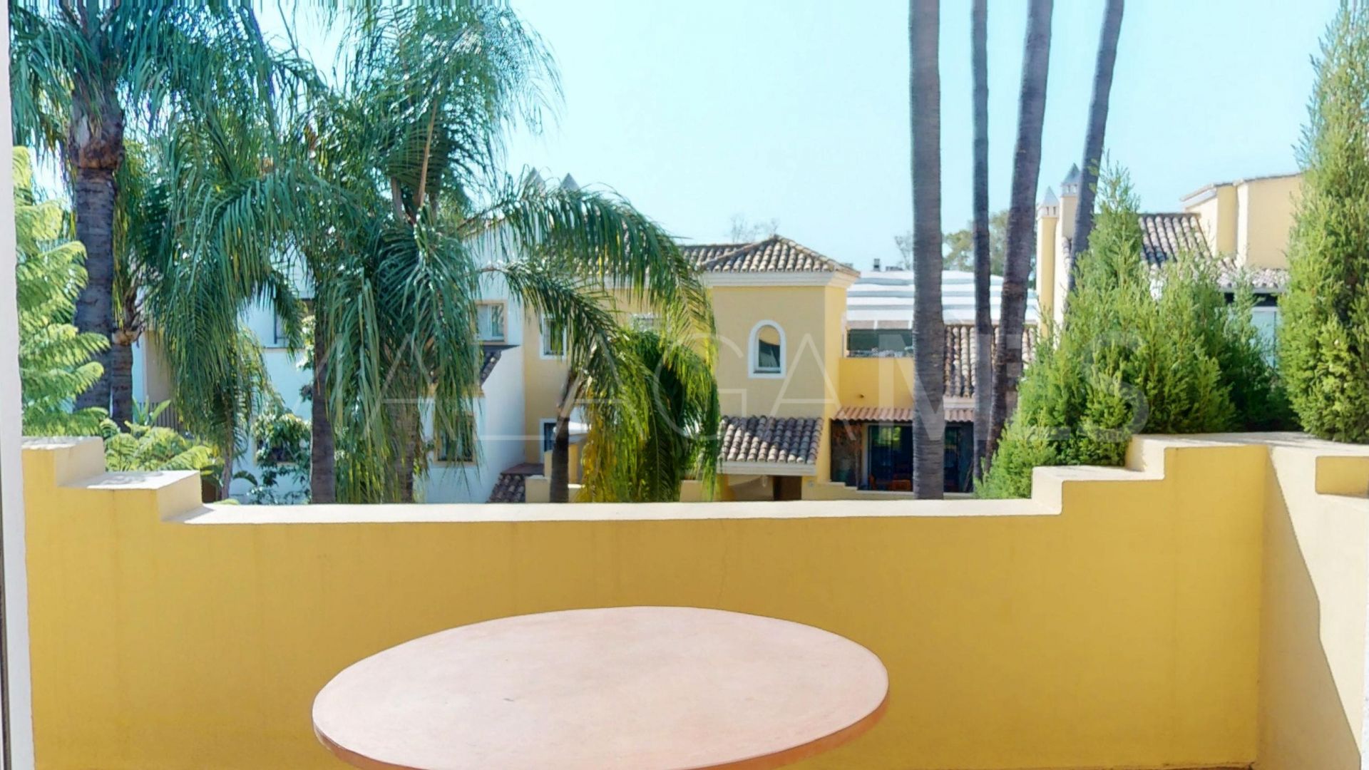 Apartment for sale in Guadalmina Alta with 4 bedrooms